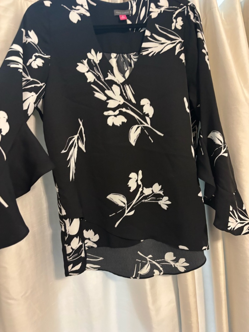 Vince Camuto tunic top. Size medium. Black & white. Excellent condition.